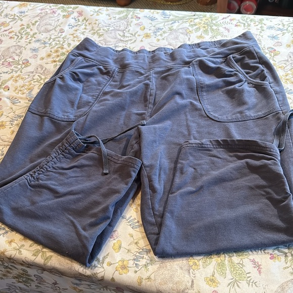 Avenue Black Hoodie - Picture 6 of 6